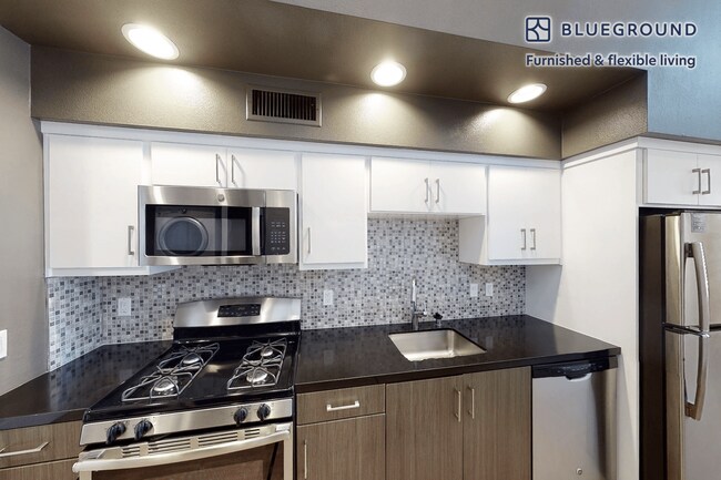 7400 Center Ave unit FL2-ID4768A, Huntington Beach, CA 92647 - photo 4