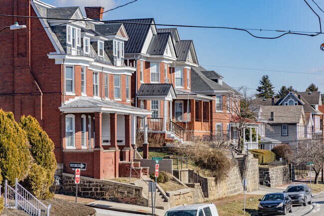 Large brick homes line the back streets of the downtown Cumberland area.