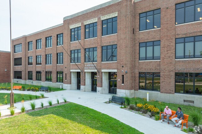 Lanphier High has 1,058 students in atttendance.