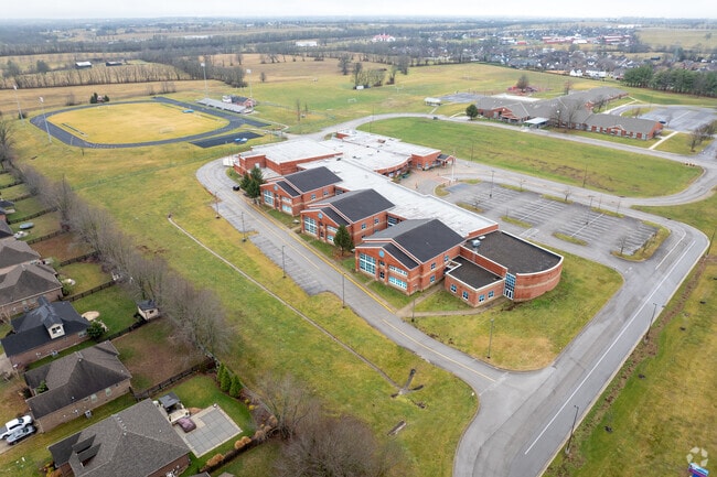 The student population of West Jessamine Middle School is 912 and the school serves 6-8.