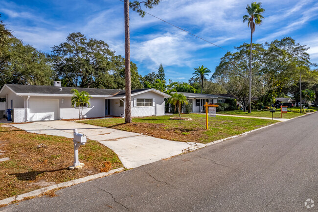The Ridgecrest neighborhood is mostly filled with ranch style homes.