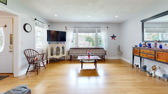 3 Pierce Ln, Naugatuck, CT 06770 - photo 2