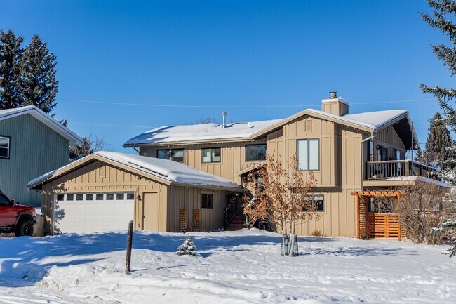 Springhill is full of large multifamily homes.