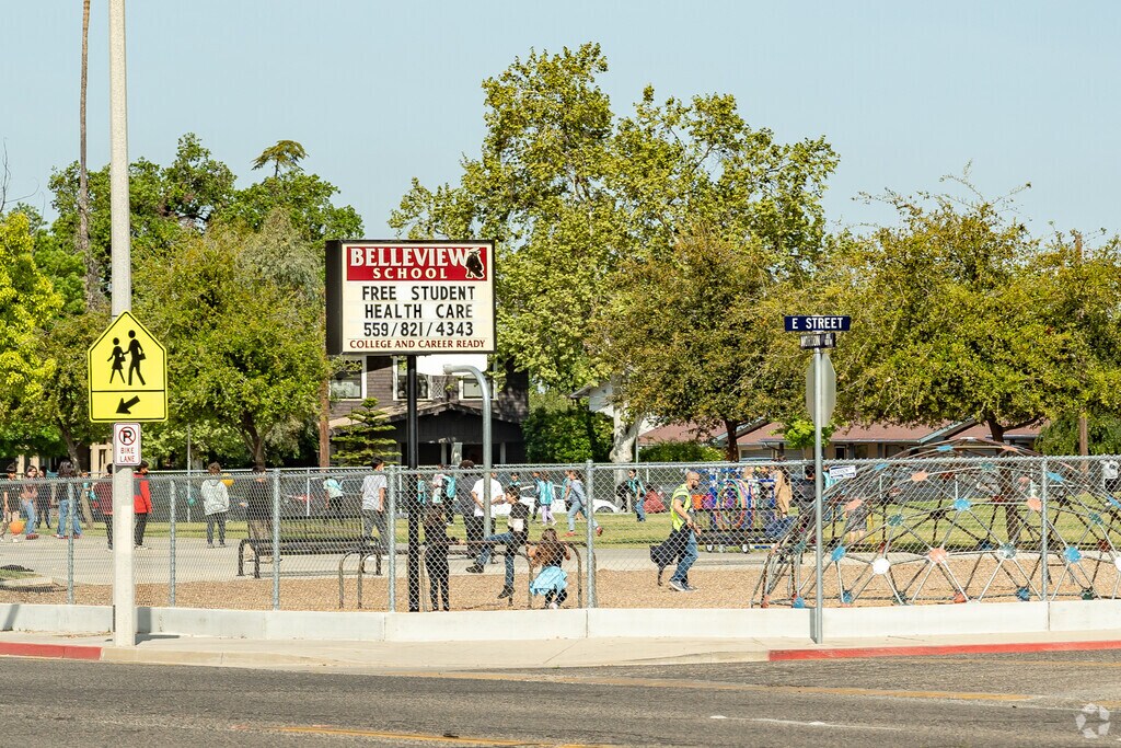 Belleview Elementary School Marquee in Porterville.
