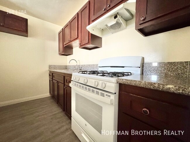 20339 Saticoy St unit 39, Canoga Park, CA 91306 - photo 3