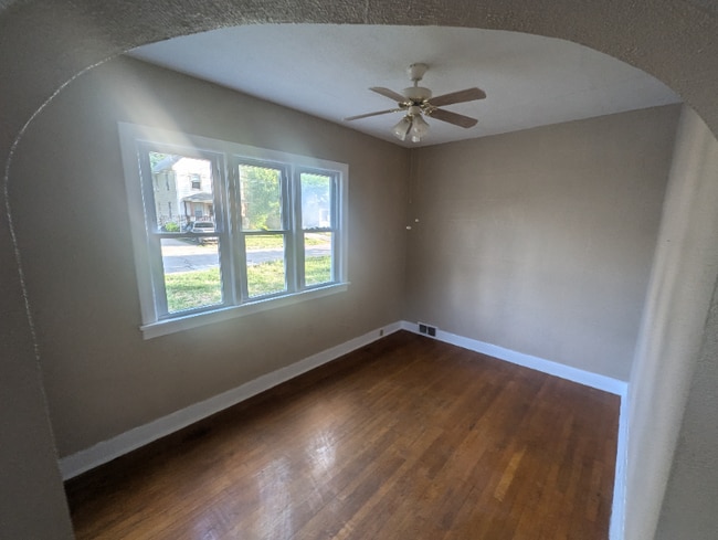 410 W 23rd St, Lorain, OH 44052 - photo 3