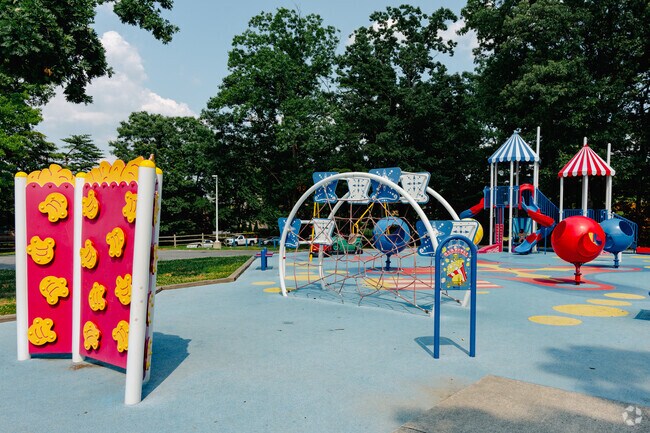 Playground at Park Berkshire Neighborhood Park