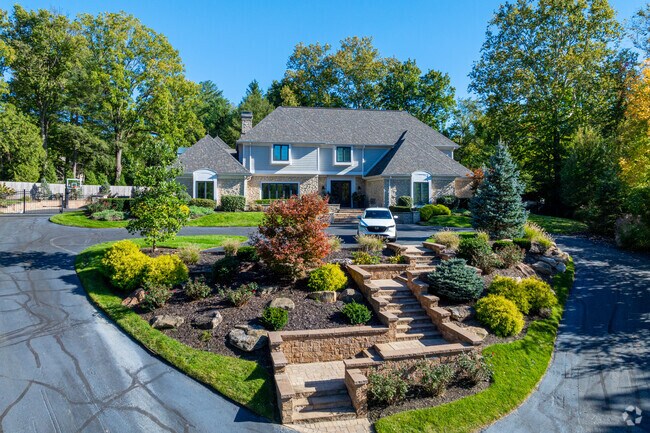 There are pockets of neighborhoods full of Mansions in Nora-Far Northside.