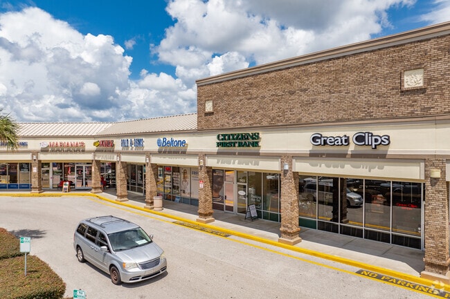 Close to Hernando there are new shopping centers with stores and restaurants.