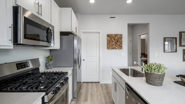 7568 S Tourmaline Way, West Jordan, UT 84081 - photo 4