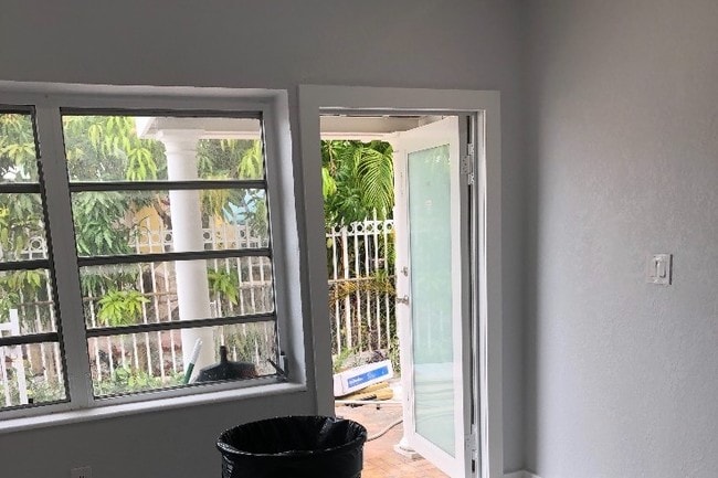 634 SE 4th Place, Hialeah, FL 33010 - photo 5