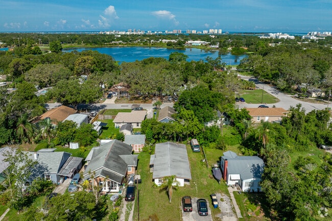 The community of Lake Belleview sits right on the shores of its namesake.