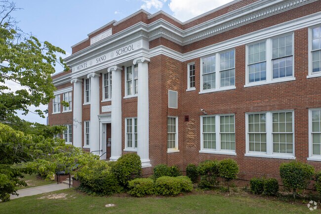 Monte Sano Elementary School has a Niche rating of C-.