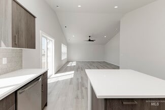 6707 W Plateau Creek Dr, Meridian, ID 83646