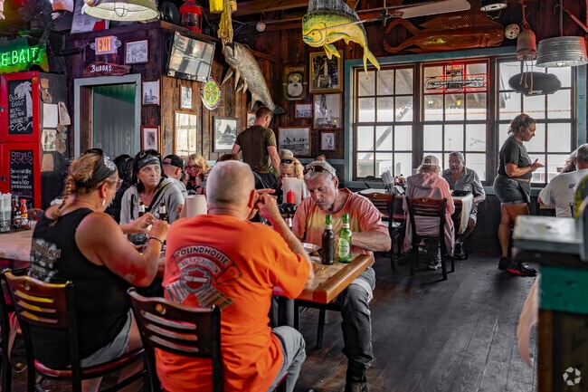 Surfside Beach offers a vibrant food scene with fresh seafood, casual beach eats, and family-friendly spots that capture coastal Carolina flavors.