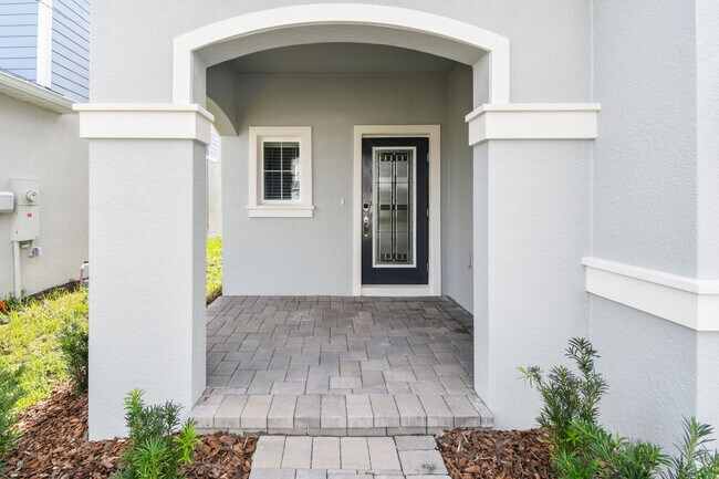 31194 Pendleton Landing Cir, Wesley Chapel, FL 33545 - photo 6