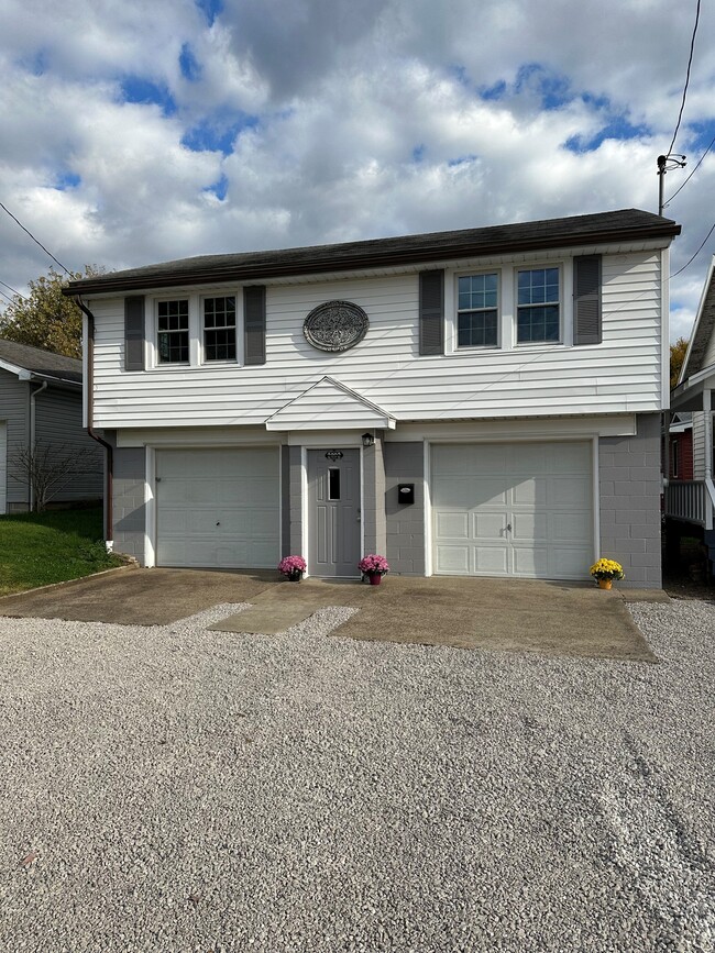2802 10th Ave, Vienna, WV 26105