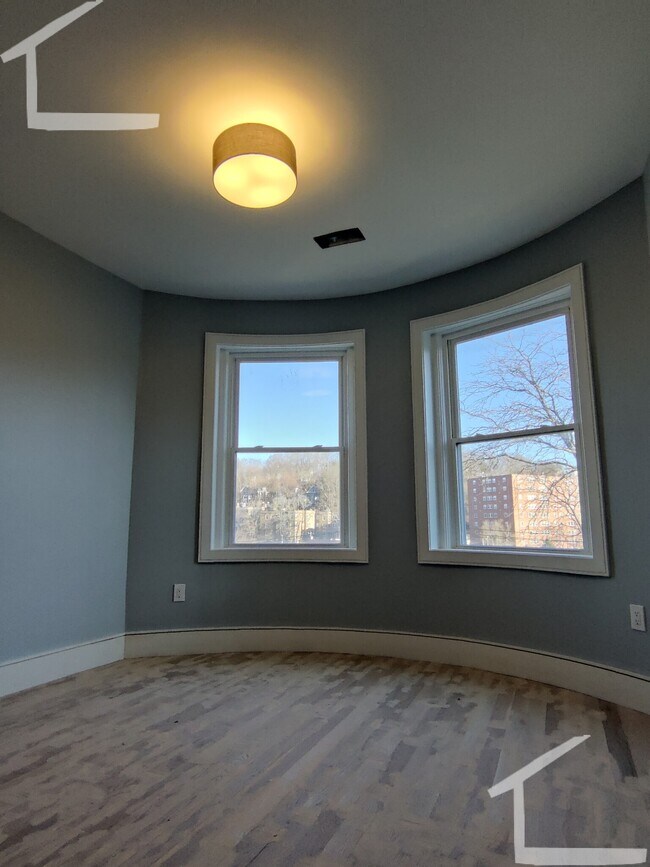 9 University Rd unit 3, Brookline, MA 02445 - photo 3