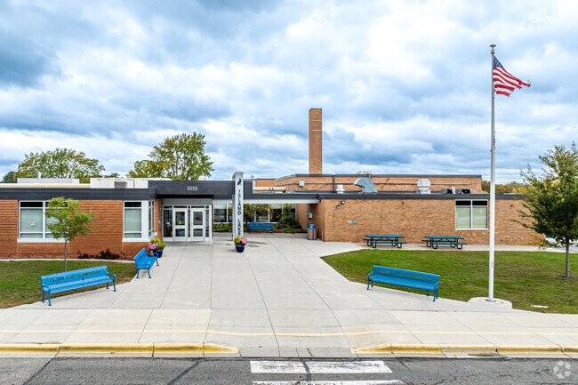Island Lake Elementary School serves grades 1-5.  Kindergardners go to Snail Lake.