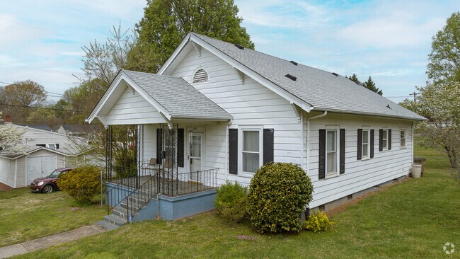 Traditional Home located in White Oak.