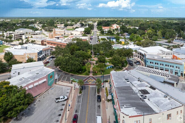All roads lead to Sebring Circle at the center of downtown Sebring.