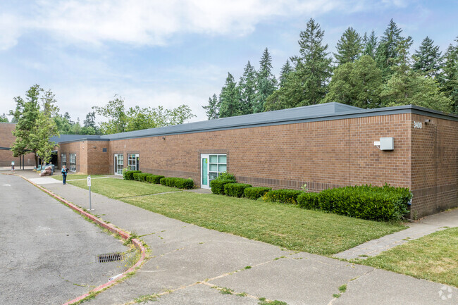 The Front of Westridge Elementary School in Lake Oswego OR.