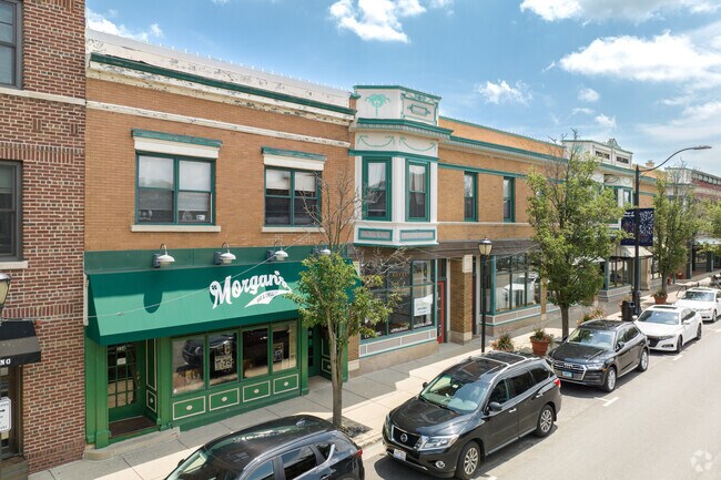 Residents of Libertyville can stop by Morgan’s Bar and Grill to grab a bite to eat.
