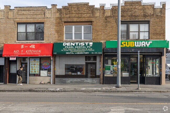 McLean Heights has access to many retail options that are located near each other.