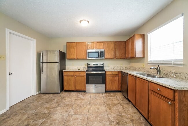 9033 Southernwood Way, Indianapolis, IN 46231 - photo 7