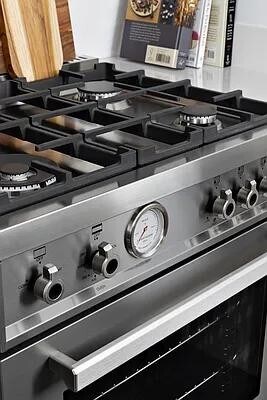 555 W 38th St unit 403, New York, NY 10018 - photo 4