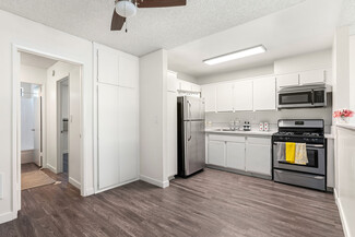 15370 Weddington St, Sherman Oaks, CA 91411