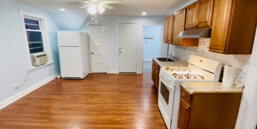 23 Everett Ave unit 3, Webster, MA 01570 - photo 1