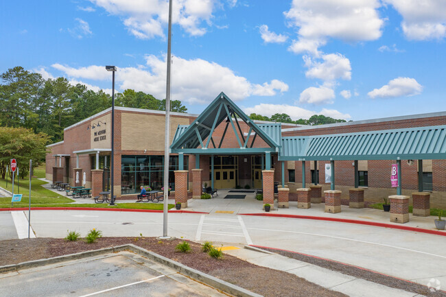 Pine Mountain Middle School welcomes learners grade 6-8.