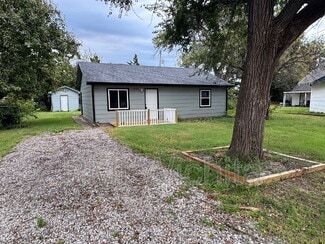 2008 S Vine St, Wichita, KS 67217