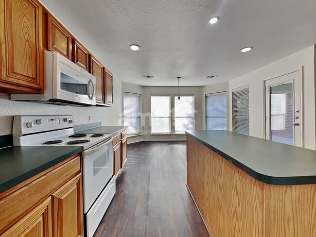 7307 Fossil Garden Dr, Arlington, TX 76002 - photo 4