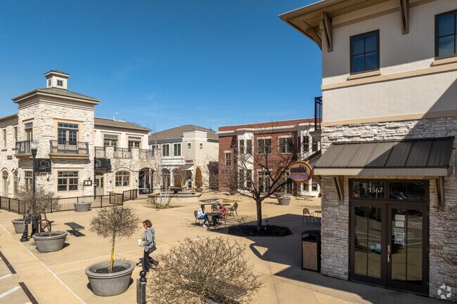 SoMax is close to modern shopping and dining at Renwick Village such as Crumble and C3 Bar.