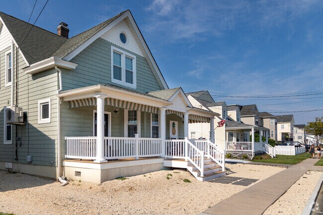 Along Arnold Ave in Point Pleasant Beach you can find all sorts of summer beach rentals.