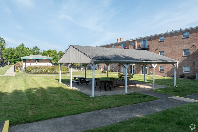 Fox Run Apartments, Austintown, OH 44515 - photo 2