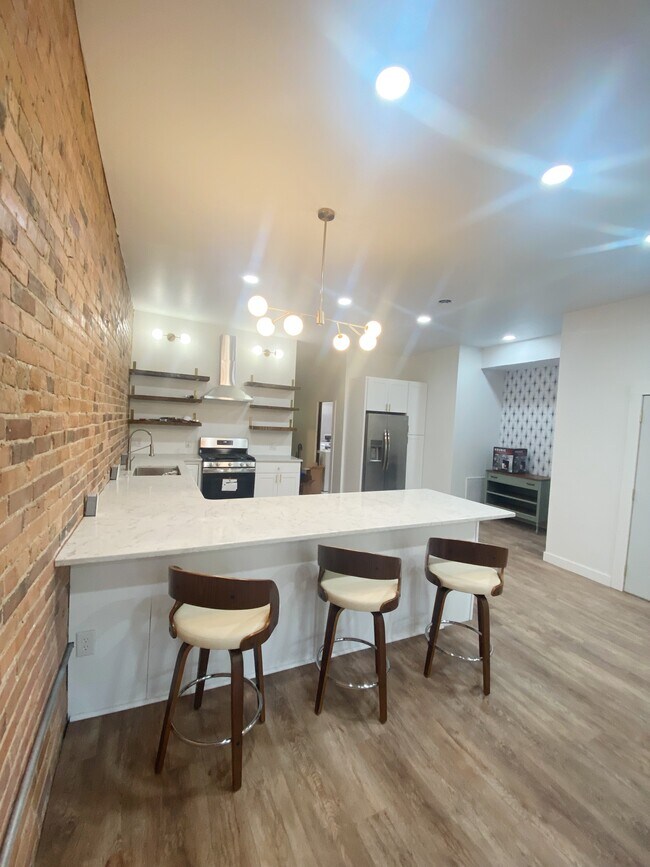 105 1/2 W Laporte St unit 1/2, Plymouth, IN 46563 - photo 2