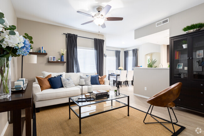 2BR, 2BA - 1,017SF