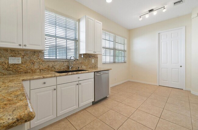 84 Nottingham Place, Boynton Beach, FL 33426 - photo 6
