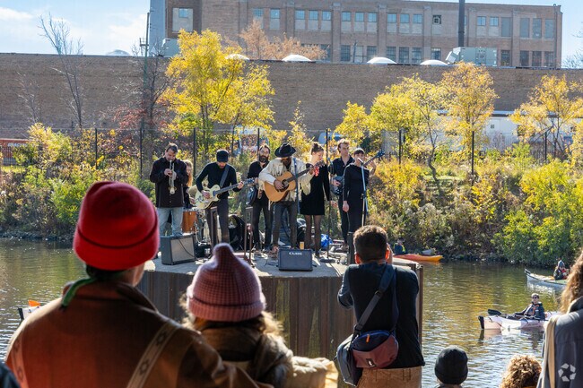 A band performs an impromptu gig on the Chicago River in Roscoe Village.