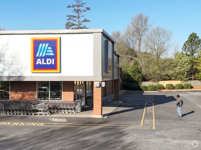Sunset Rd residents have a couple grocery stores to choose from, Aldi being one of them.
