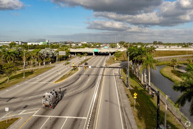 The Harbor Village neighborhood has easy access to Interstate 95 to get around town.