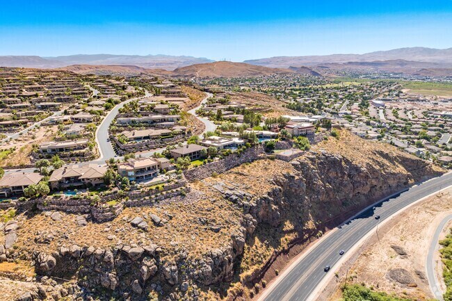 Homes in aptly named Stone Cliff peer over the Southern Utah landscape.