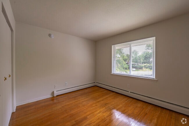 1BD, 1BA - 891 SF - Redstone Gardens - Bedroom