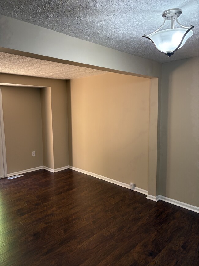 802 Lexington Dr, Aliquippa, PA 15001 - photo 7