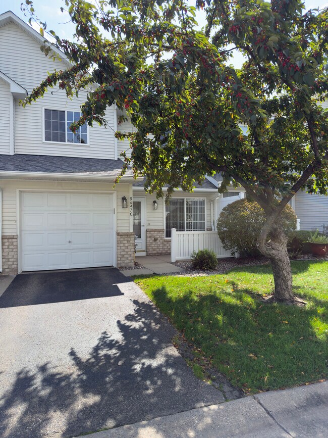 8647 Quarry Ridge Ln, Woodbury, MN 55125