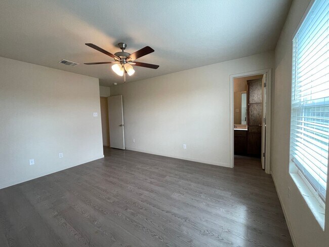 5804 Rustler Dr unit B, Killeen, TX 76543 - photo 7