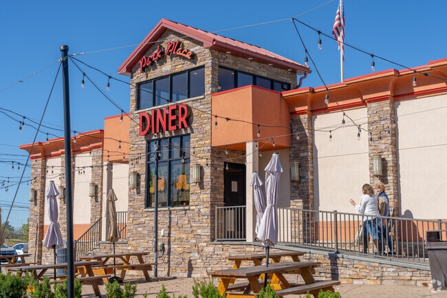 A local favorite, Park Place Diner offers comfort food and made-from-scratch desserts.